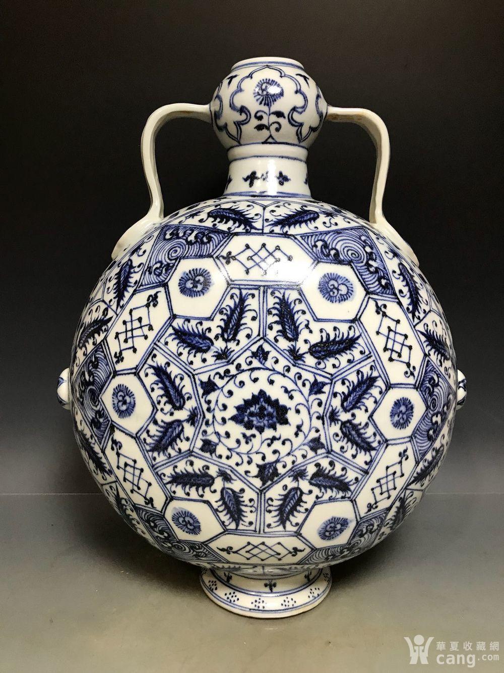 明永乐青花几何纹抱月瓶