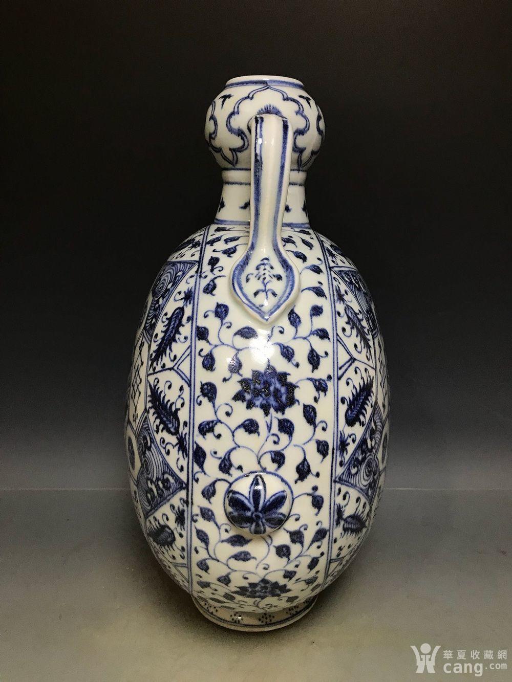 明永乐青花几何纹抱月瓶