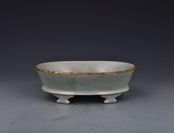 汝窑天青釉包铜口乾隆御题铭文水仙盆猫食盆