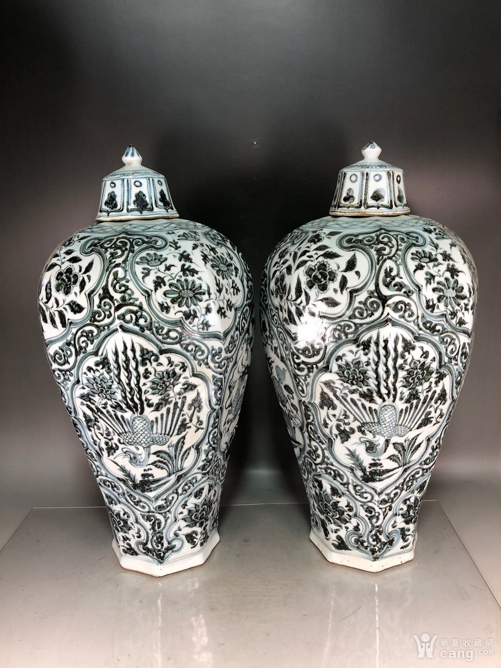 华夏古玩城 瓷器 其它 > 明代洪武青花凤纹麒麟八方梅瓶