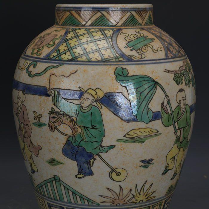 素三彩手绘婴戏图罐子
