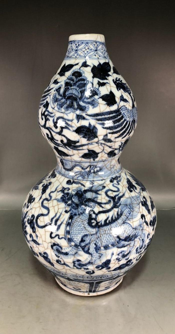 华夏古玩城 瓷器 其它 > 元代青花开片凤纹麒麟葫芦瓶