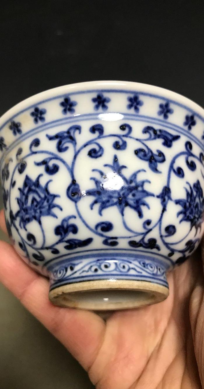 明永乐青花缠枝花卉纹压手杯