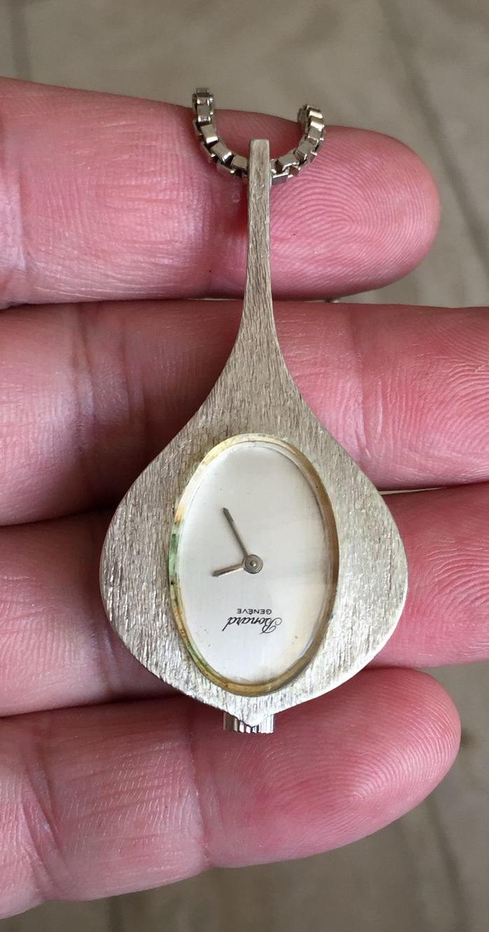 银壳机械女项链表