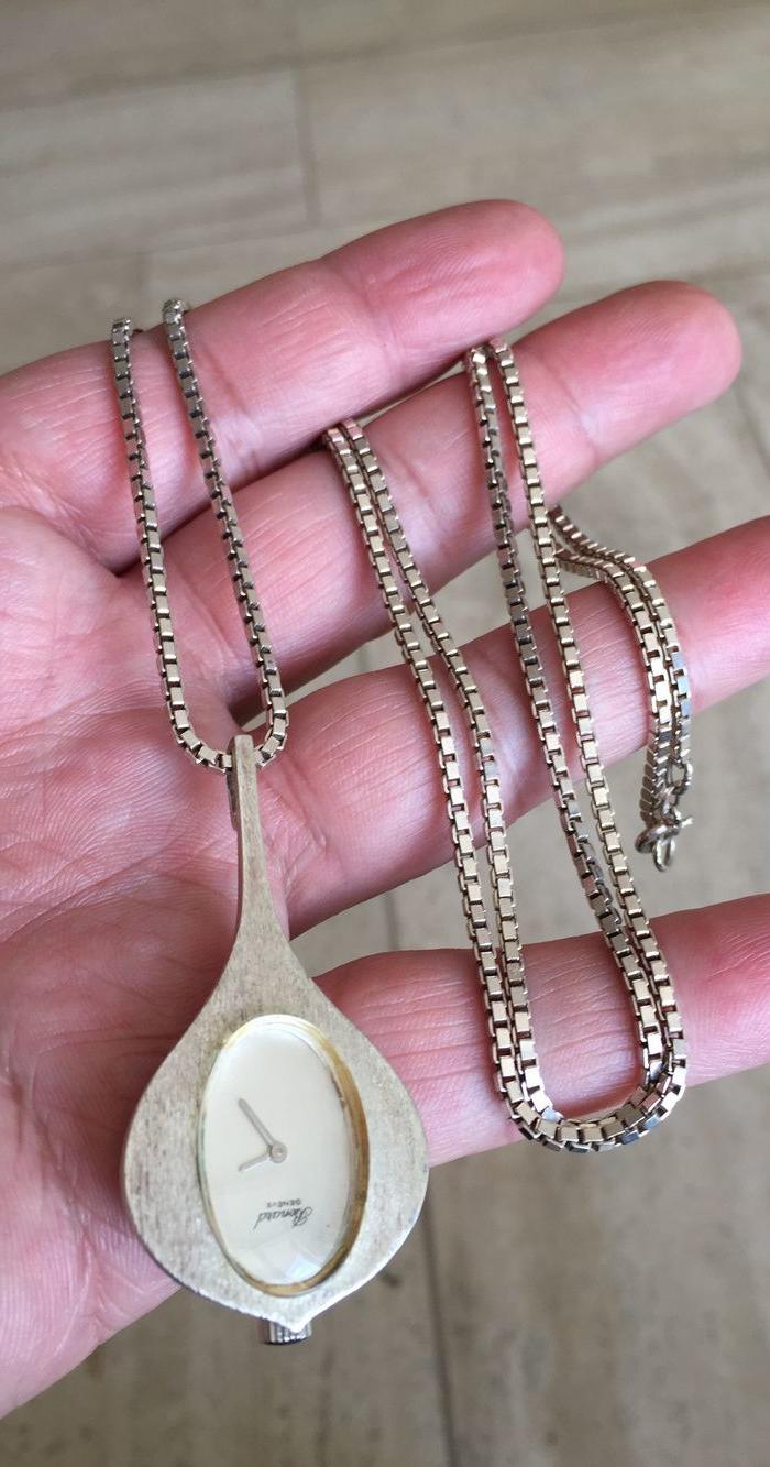 银壳机械女项链表