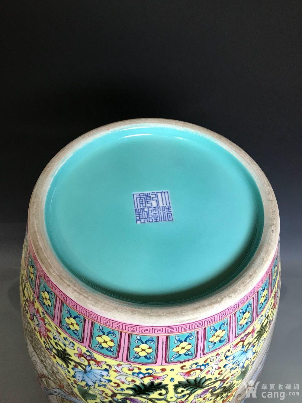 清乾隆粉彩人物观音瓶