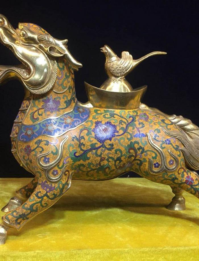 掐丝珐琅 麒麟献宝