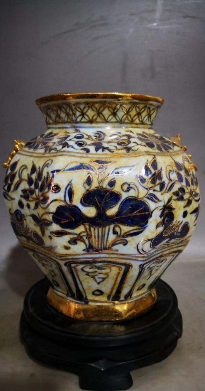 华夏古玩城 瓷器 其它 > 明代描金罐                   描述