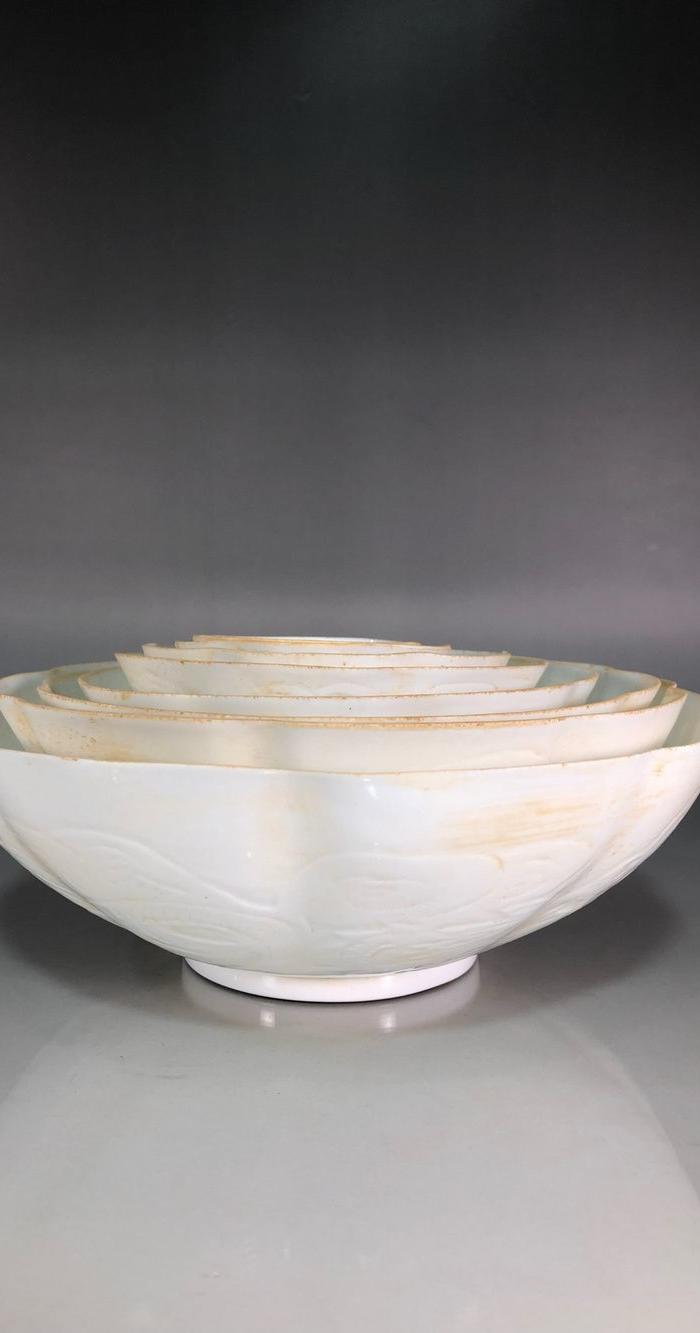 明代永乐白瓷雕刻龙纹薄胎碗