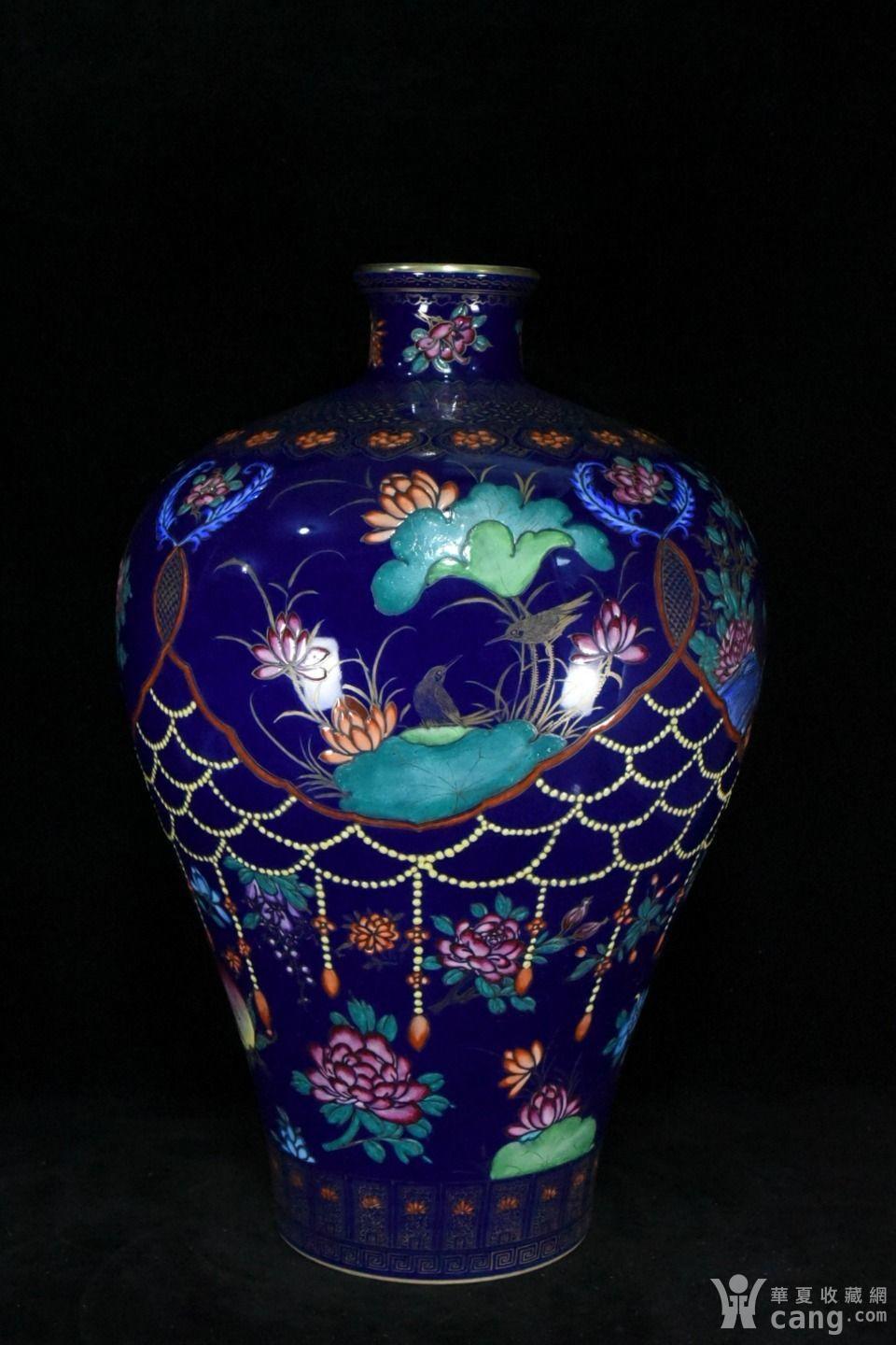 q代乾隆宝石蓝珐琅彩描金四季花卉梅瓶