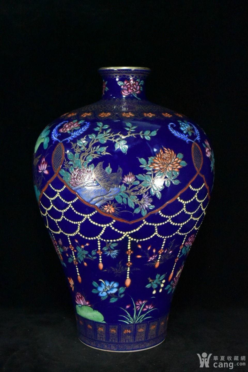 q代乾隆宝石蓝珐琅彩描金四季花卉梅瓶