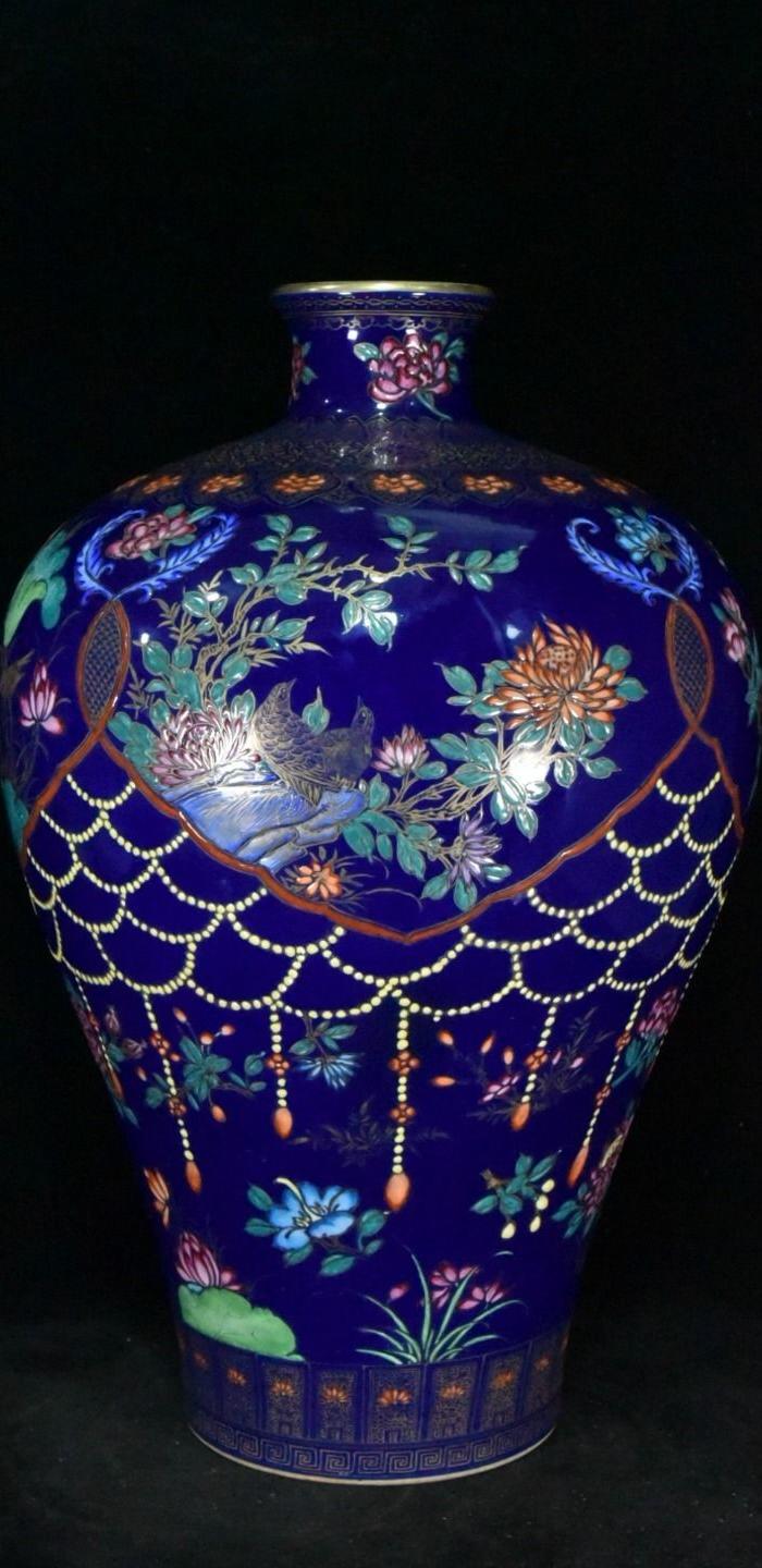 q代乾隆宝石蓝珐琅彩描金四季花卉梅瓶