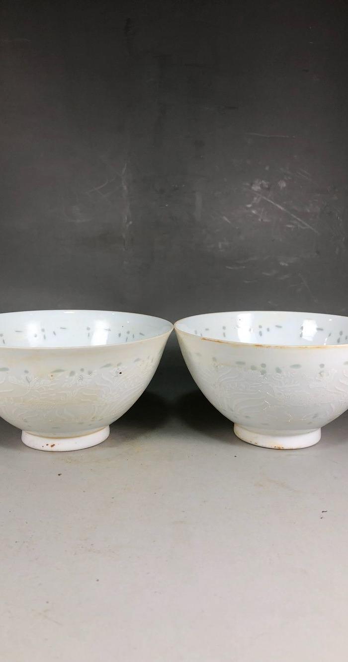 明代白瓷雕刻鱼藻纹薄胎玲珑碗