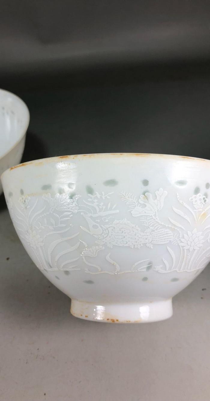 明代白瓷雕刻鱼藻纹薄胎玲珑碗