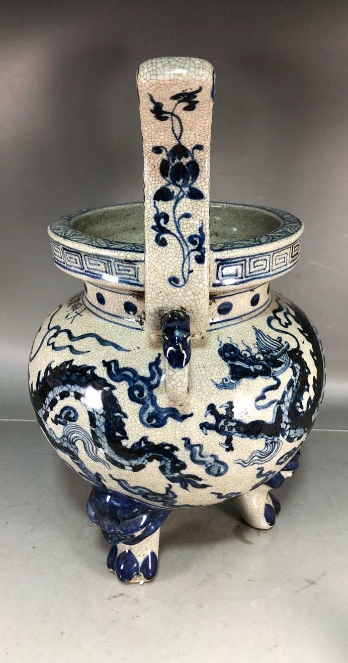 明代青花开片龙纹香炉