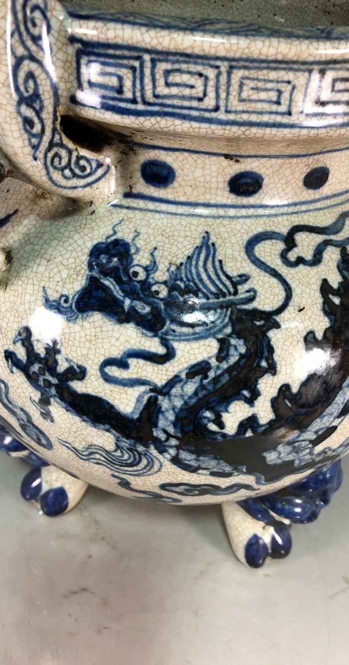明代青花开片龙纹香炉