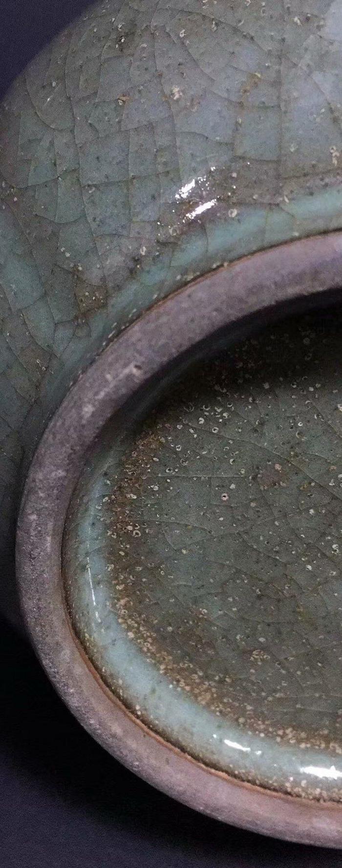 华夏古玩城 瓷器 明清 > 宋龙泉铁胎官窑瓶 品相:全品