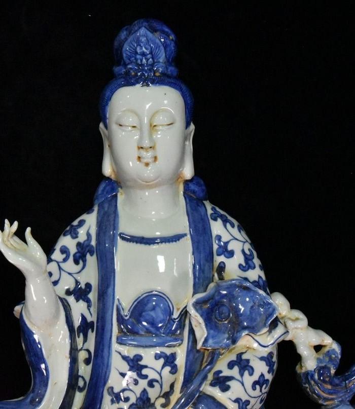 明代宣德青花缠枝莲雕刻骑鱼坐观音