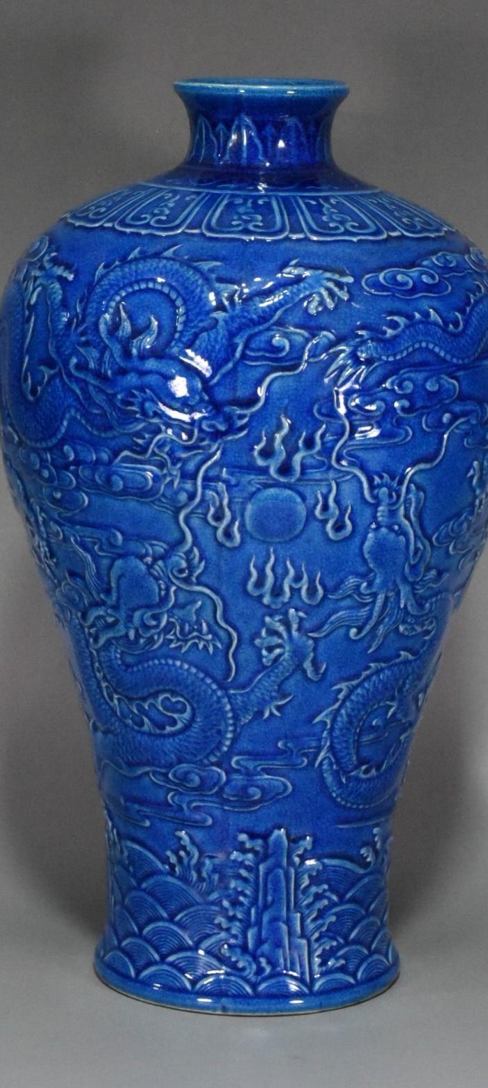 华夏古玩城 瓷器 其它 > q代乾隆宝石蓝釉雕刻五龙梅瓶