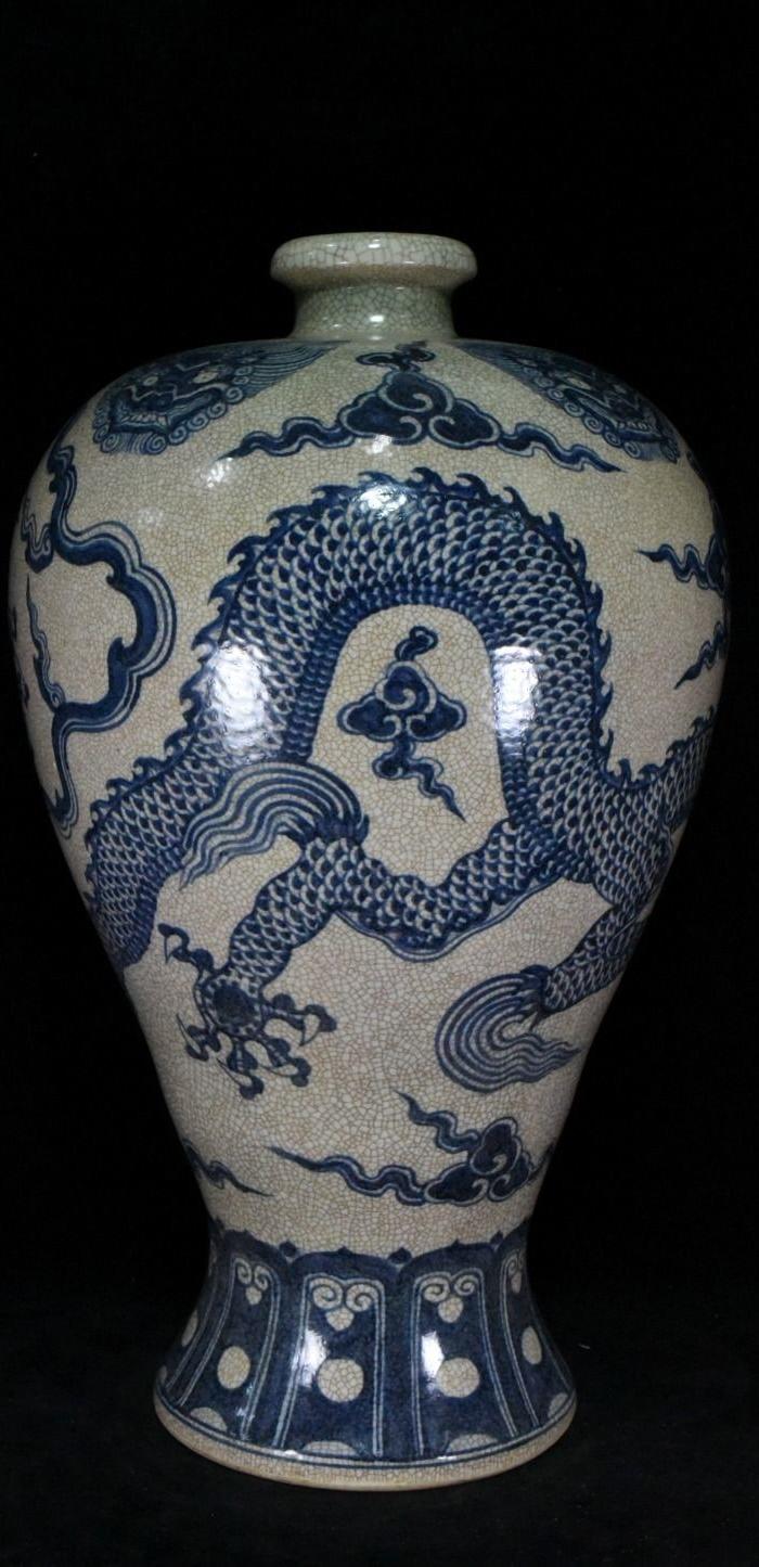 华夏古玩城 瓷器 其它 > 明代宣德青花开片龙纹大梅瓶