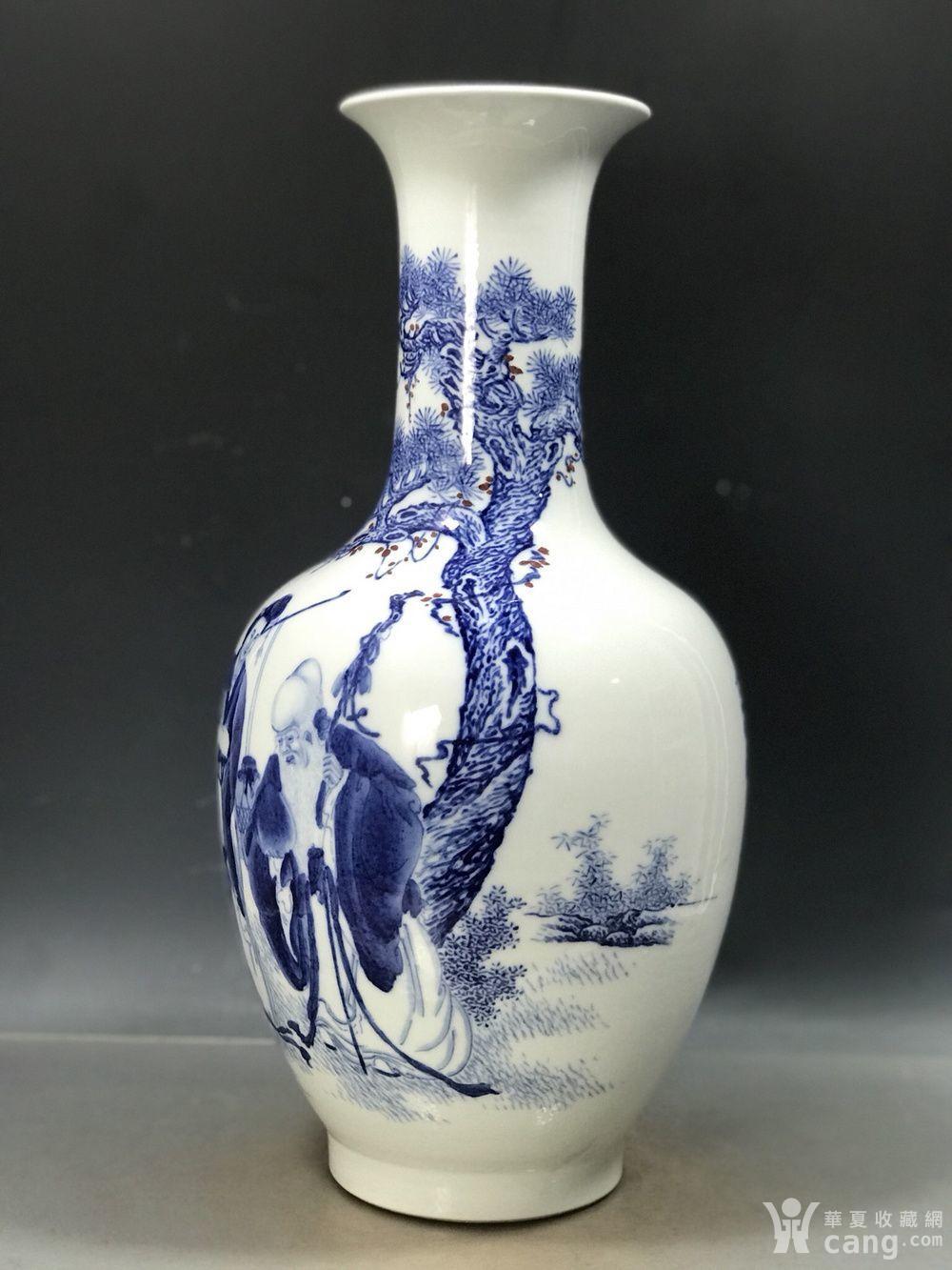 民国青花王步作麻姑献寿瓶