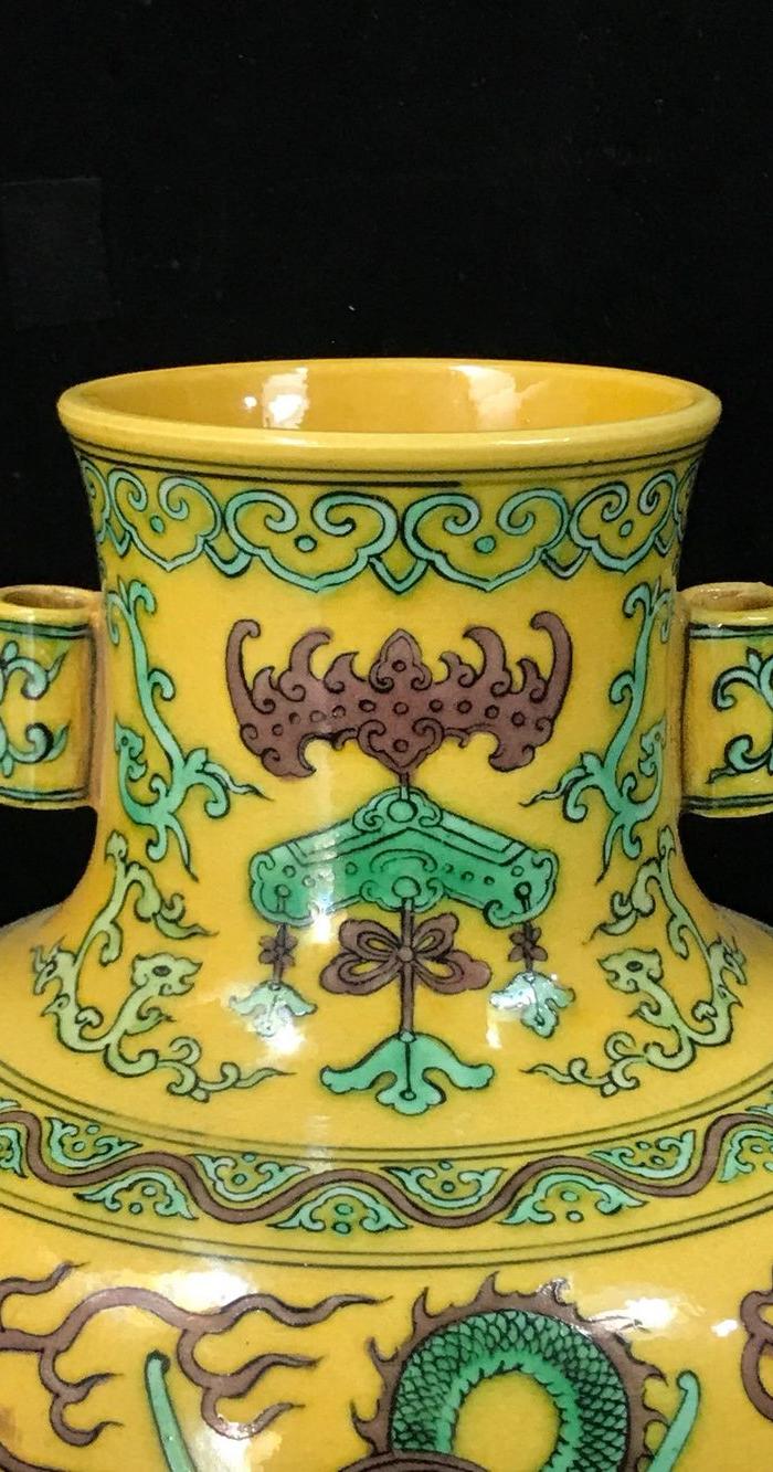 清乾隆素三彩龙纹贯耳瓶34.5 20