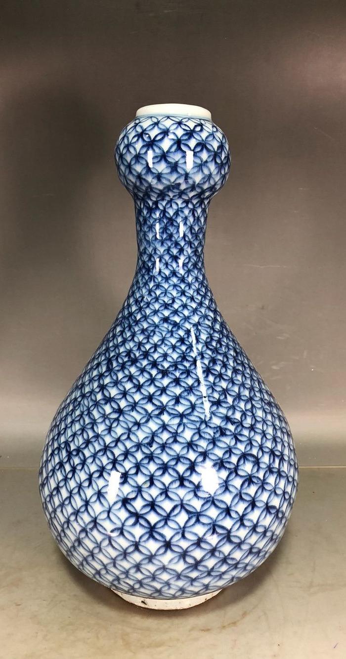 元代青花铜钱纹蒜头瓶