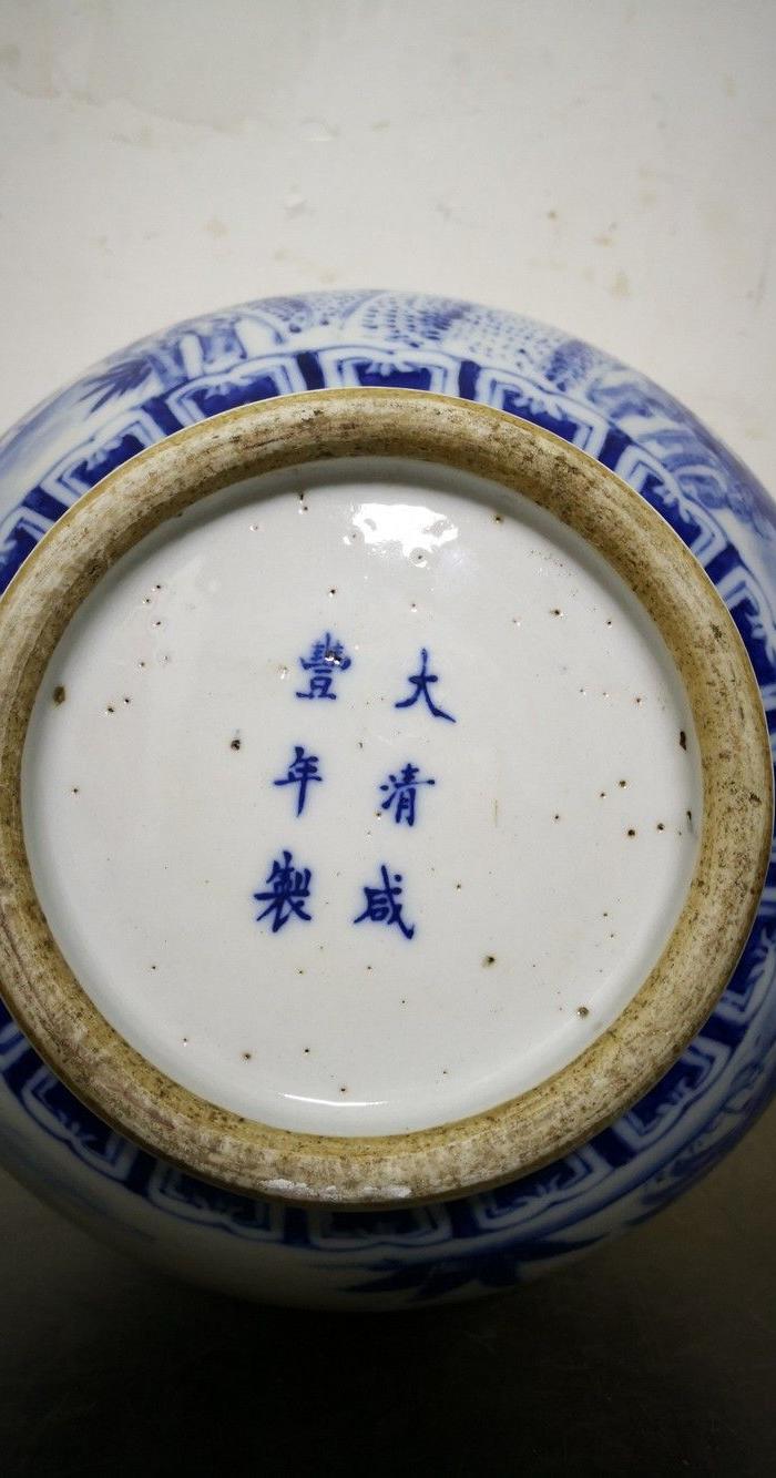 华夏古玩城 瓷器 其它 > 清咸丰青花花鸟纹瓶                   描述