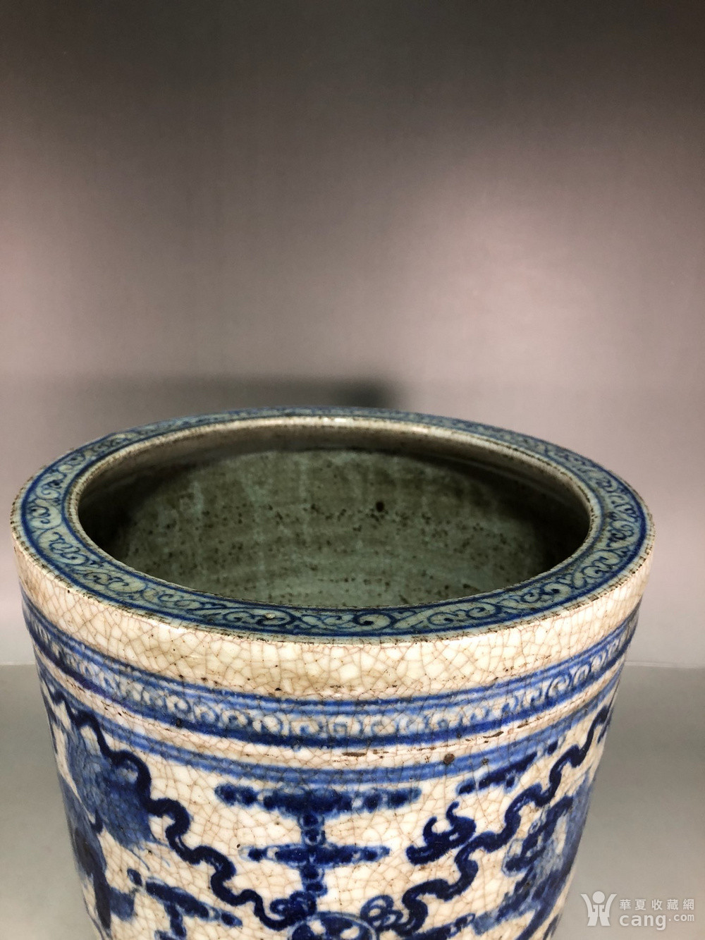 元代青花开片狮子滚绣球笔筒