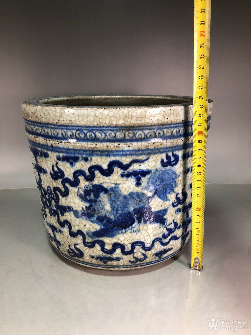 元代青花开片狮子滚绣球笔筒