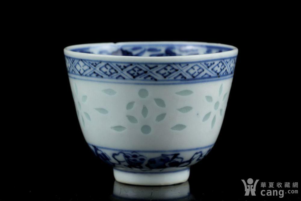 清康熙青花八宝一束莲纹玲珑瓷杯