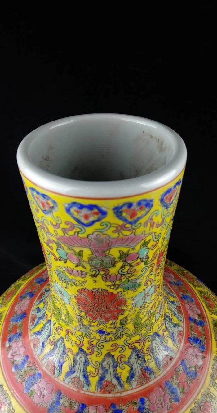 珐琅彩手绘花鸟天球瓶