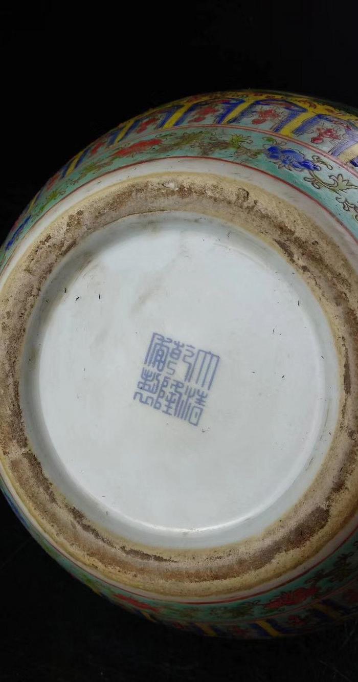 珐琅彩手绘花鸟天球瓶