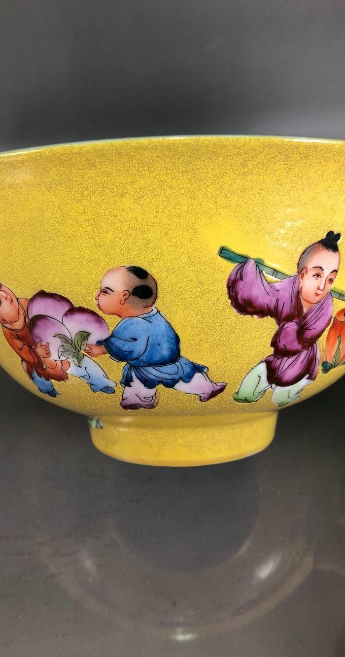 明代雍正黄釉粉彩人物故事碗一对