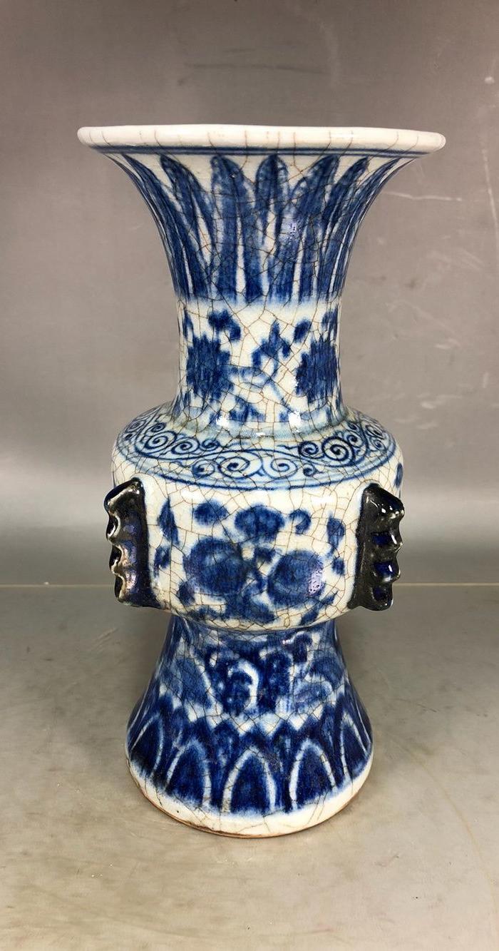 明代青花开片花卉花觚