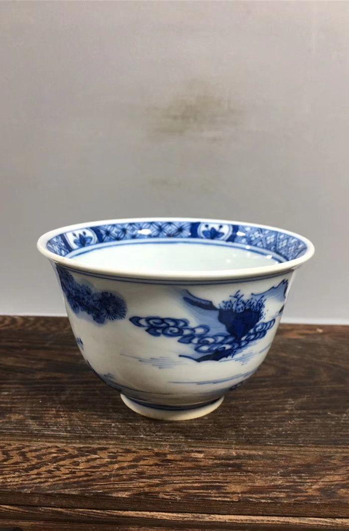 华夏古玩城 瓷器 明清 > 康熙年制 青花人物铃铛杯