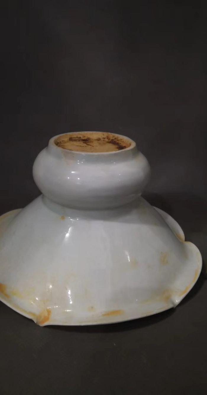 宋湖田窑影青瓷捏边渣斗