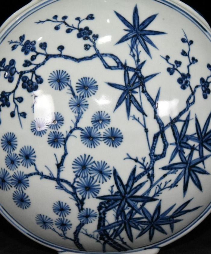 明代永乐青花松竹梅双耳蒜头扁瓶