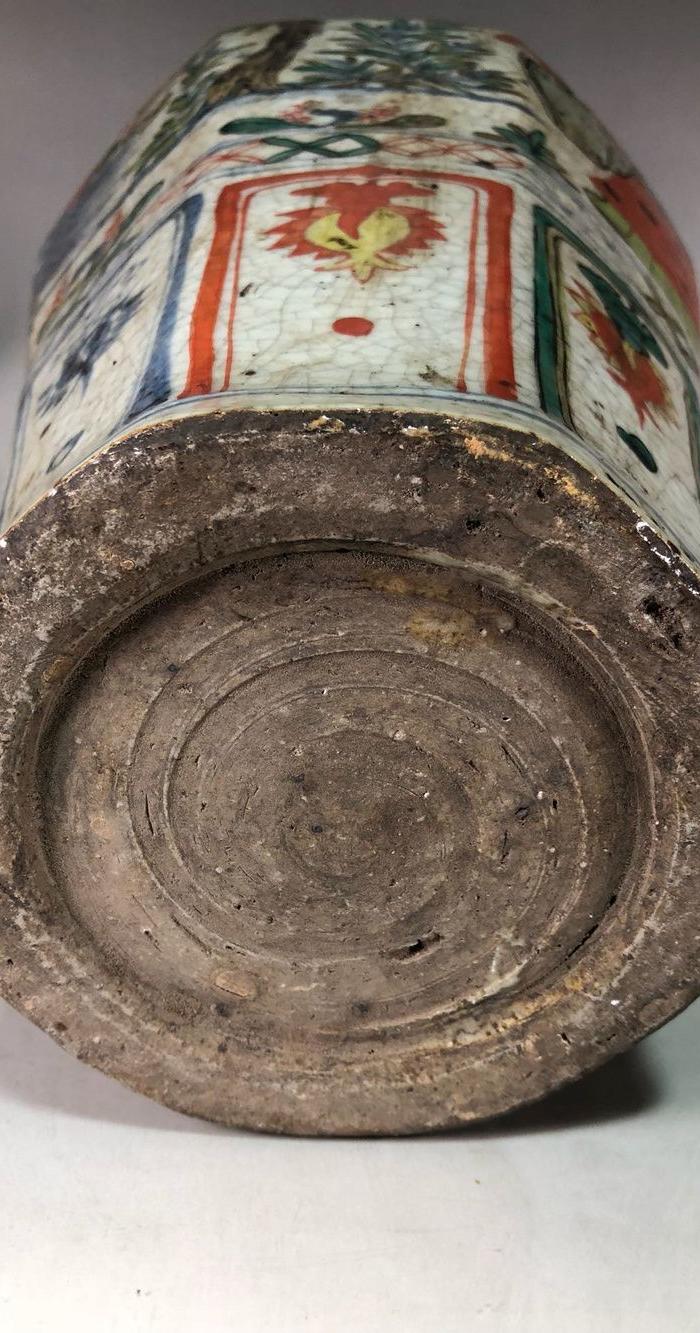 华夏古玩城 瓷器 其它 > 元代五彩开片人物故事八方梅瓶