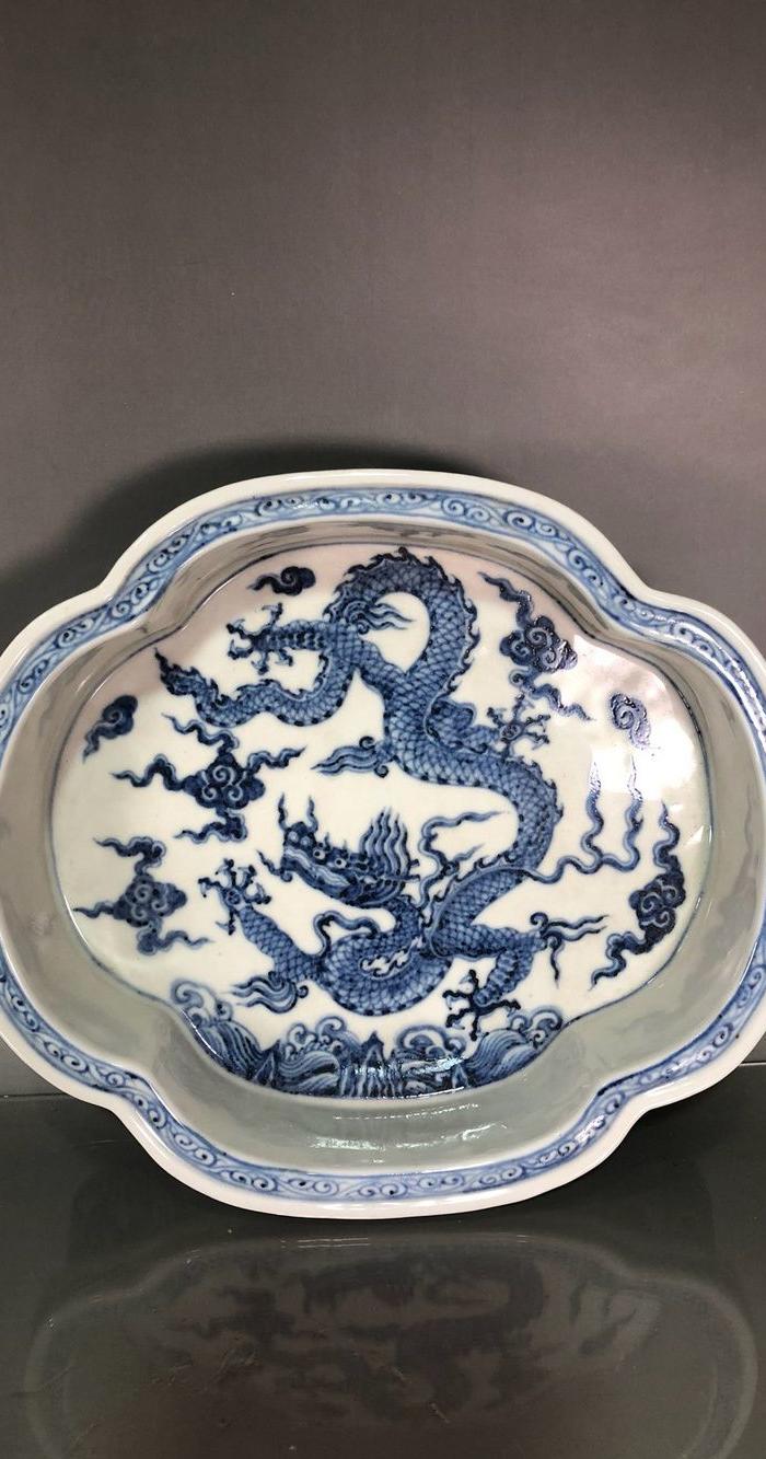 明代宣德青花龙纹笔洗