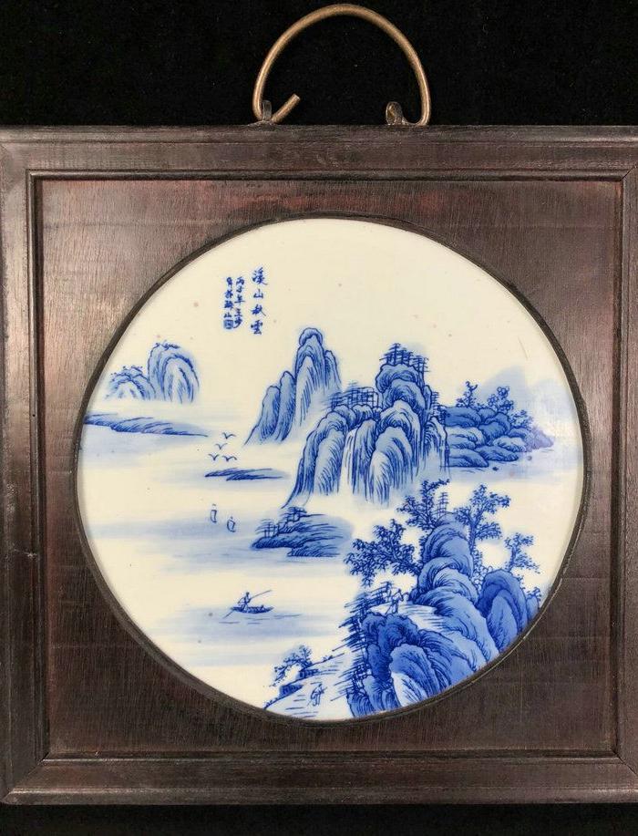 清代王步作品红木镶嵌青花山水溪山秋云图纹斗方挂屏瓷板画