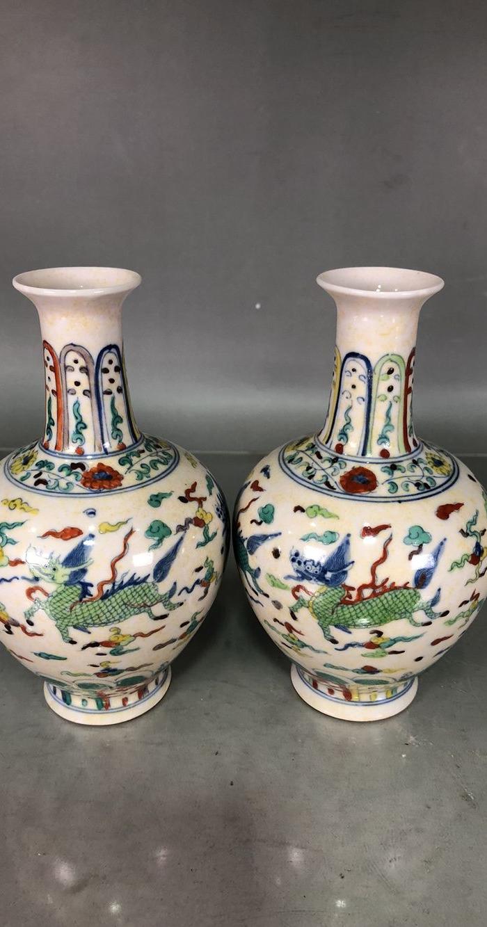 华夏古玩城 瓷器 其它 > 明代成化红胎斗彩麒麟瓶