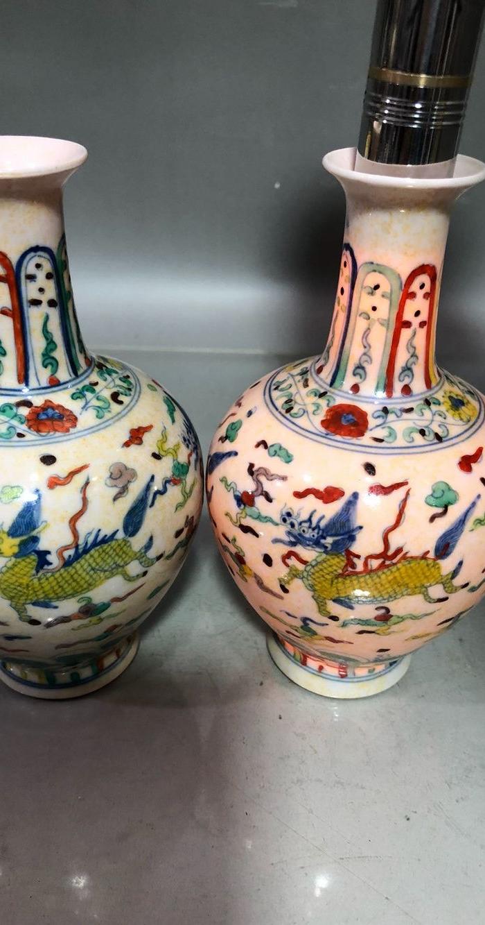 华夏古玩城 瓷器 其它 > 明代成化红胎斗彩麒麟瓶