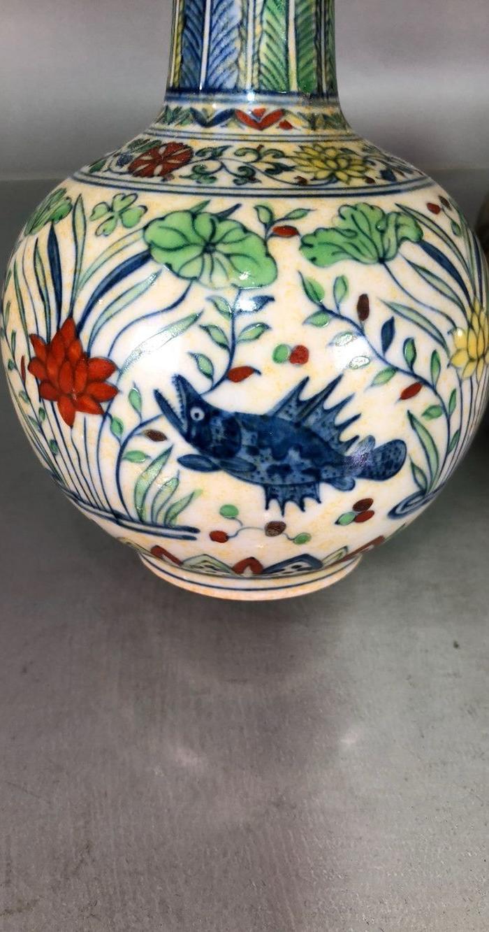 华夏古玩城 瓷器 其它 > 明代成化红胎斗彩鱼藻纹天球瓶