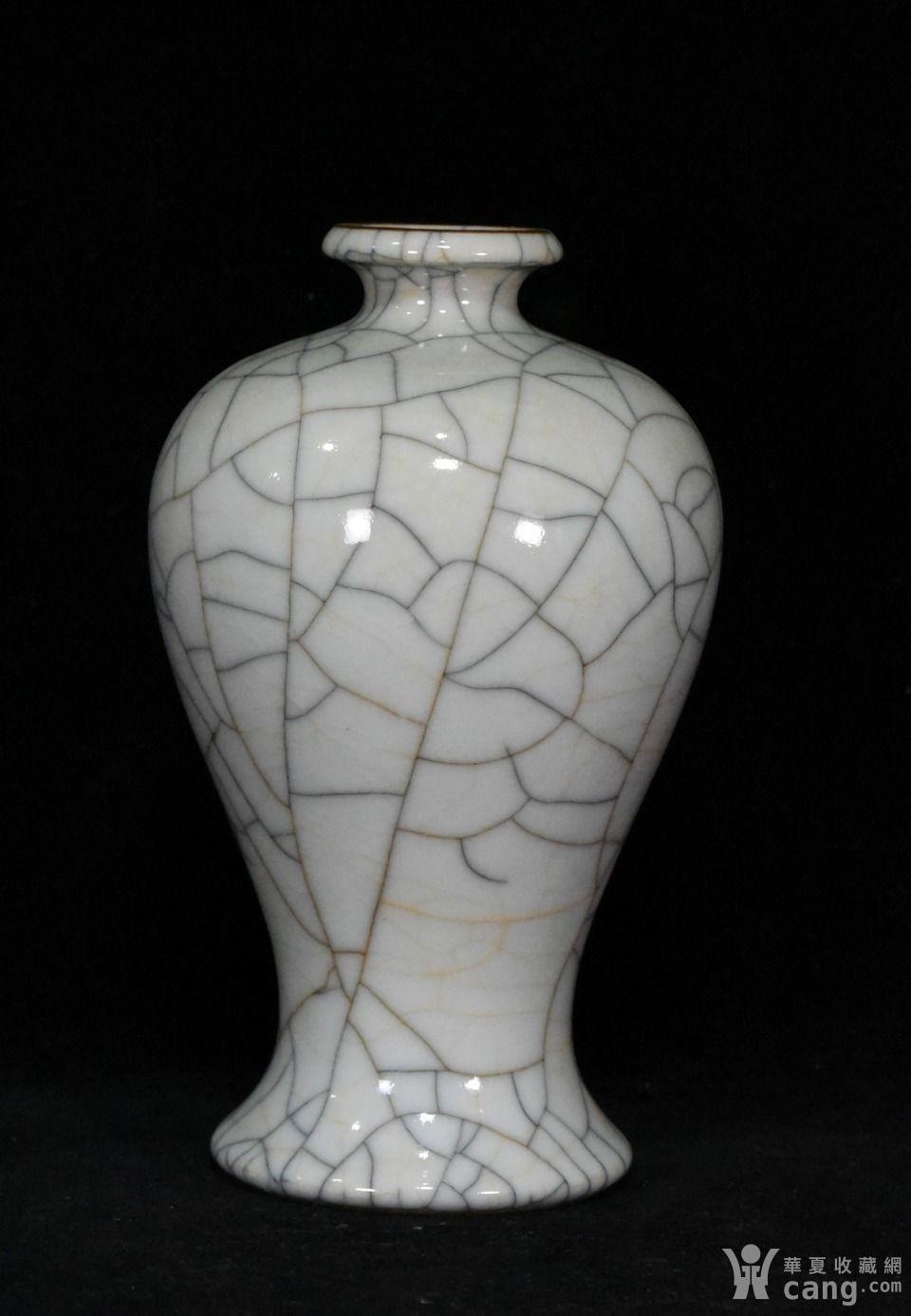 明代成化哥窑金丝铁线开片梅瓶