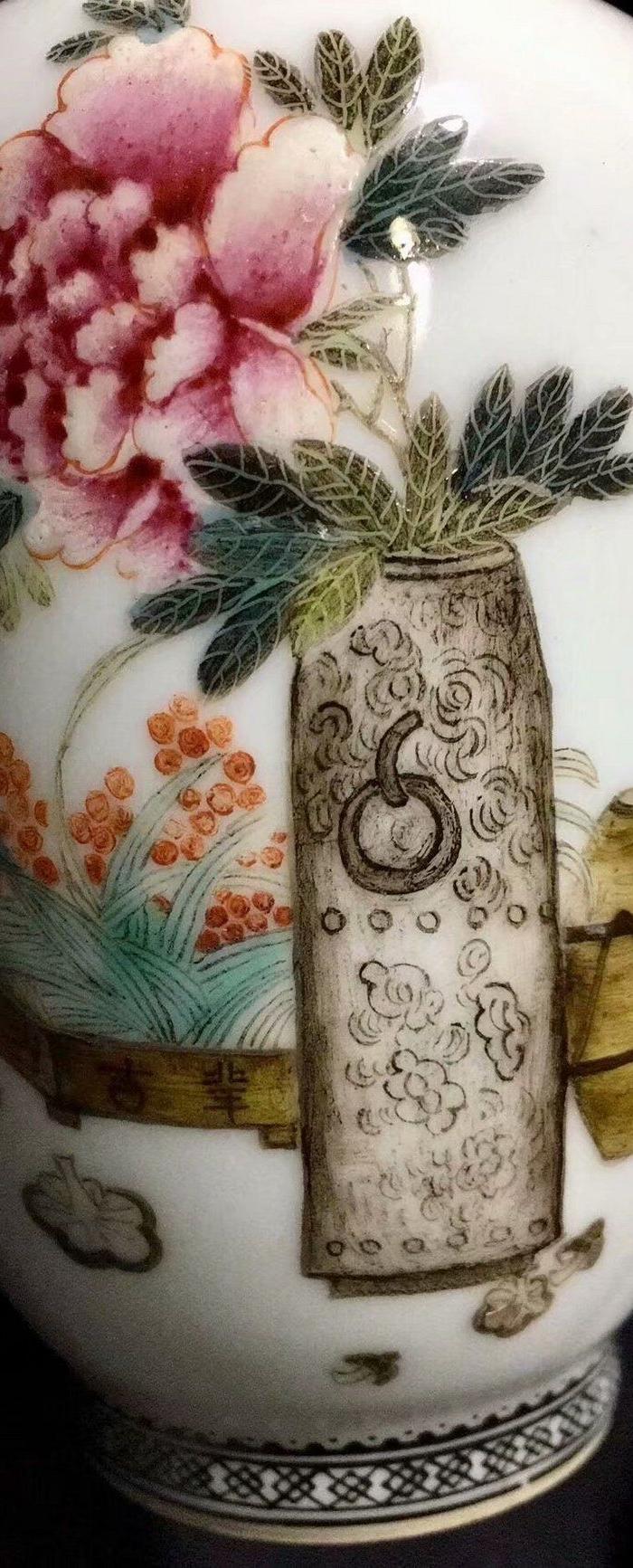 华夏古玩城 瓷器 民国 > 民国名家余鹤筠清供图纹花瓶 品相:全品