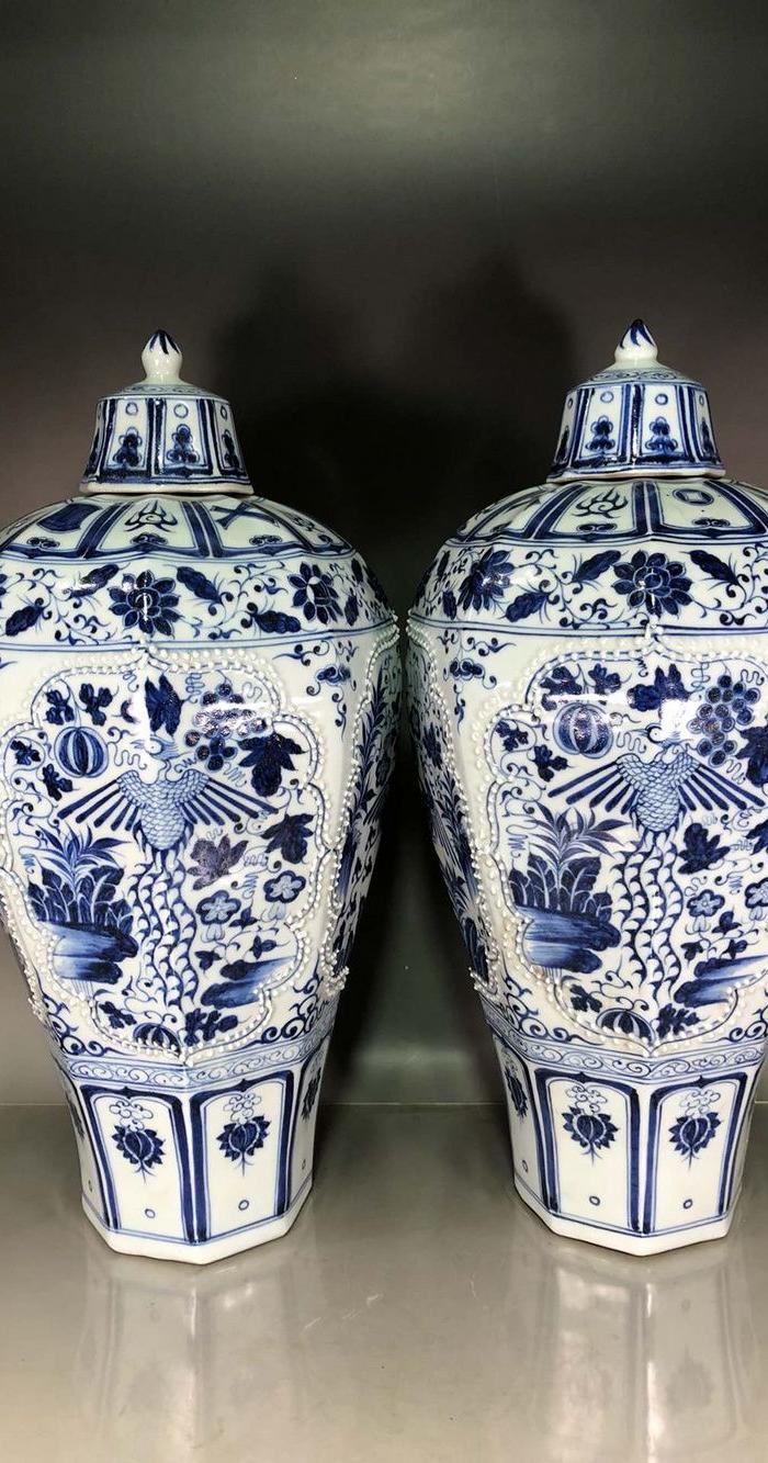 元代博陵第青花点珠凤纹八方梅瓶