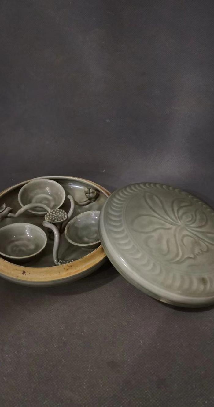 宋越窑刮工粉盒