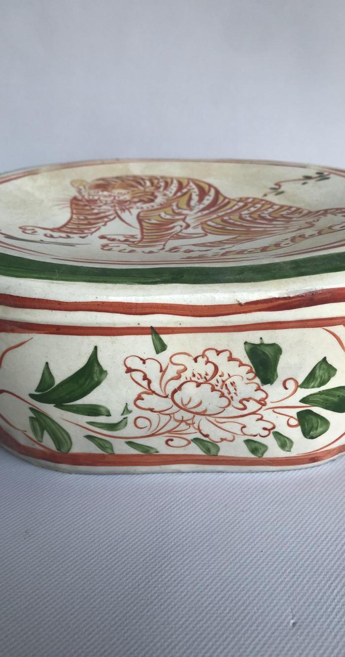 华夏古玩城 瓷器 高古 > 宋 磁州窑红绿彩瓷枕 年代:宋代 艺术类别