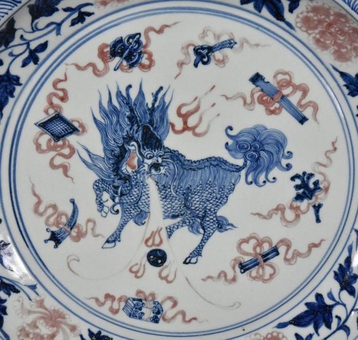 元代青花y里红麒麟八b纹花边盘